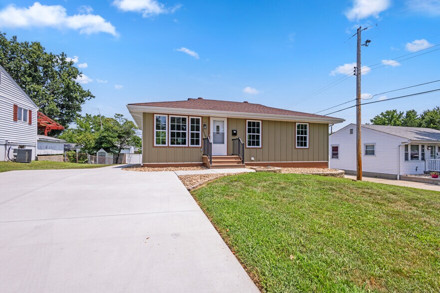 Building Photo - 2628 Linden Pl