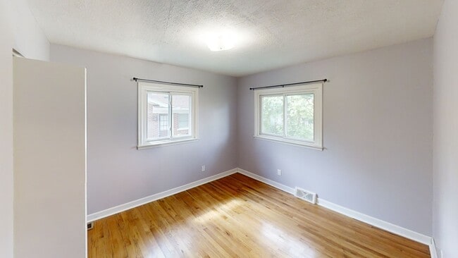 Building Photo - 372 Highland Dr