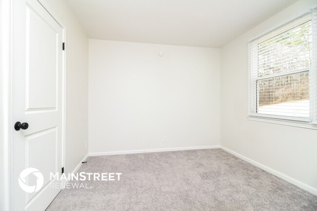 Building Photo - 405 Dahlia Dr