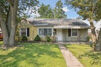 Building Photo - 3 Bedroom Ranch - $1,350