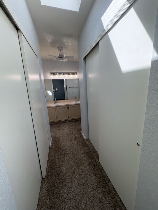 Building Photo - Beautiful eastside location