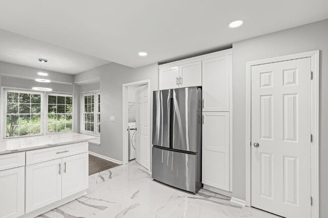 Building Photo - 11355 Vedrines Dr