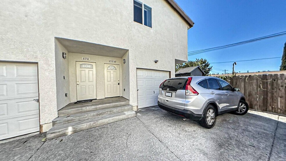 Building Photo - 630 1/2 W 79th St