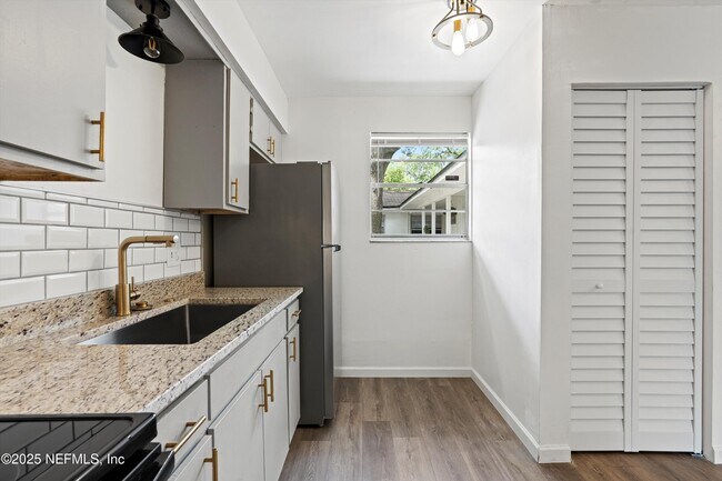 Building Photo - 3329 Mayflower St