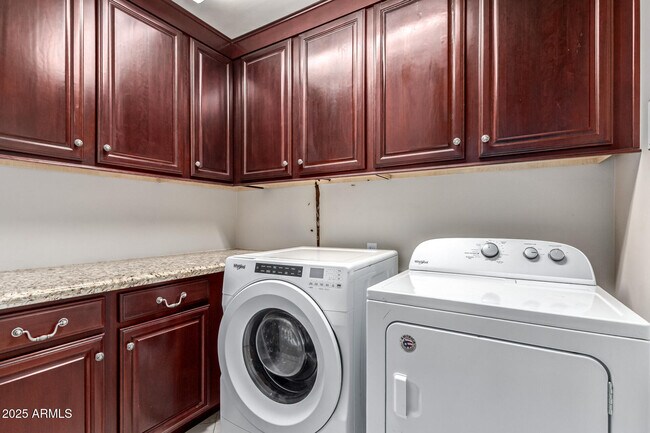 Building Photo - 6401 W Orchid Ln