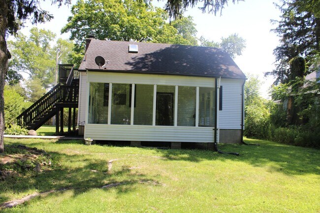 Building Photo - 213 Old Bates Gates Rd