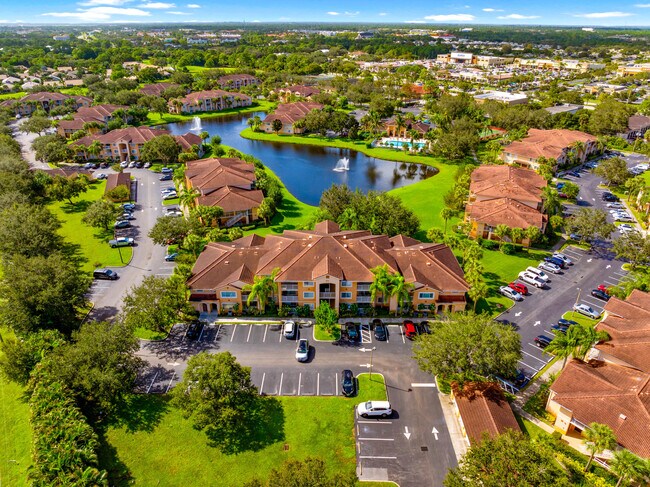 Building Photo - 301 SW Palm Dr