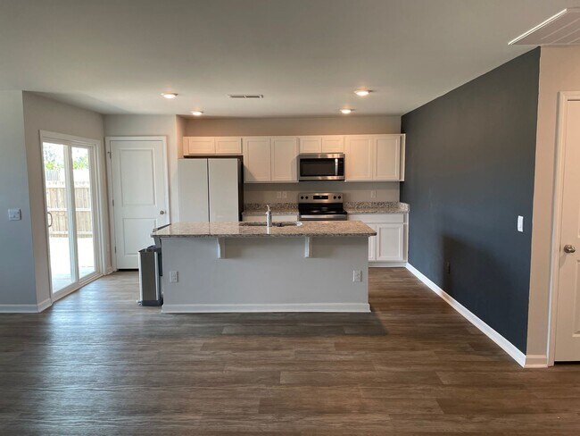 Building Photo - 3 Bedroom 2 Bath Home in Eagle Creek, Bolivia, NC