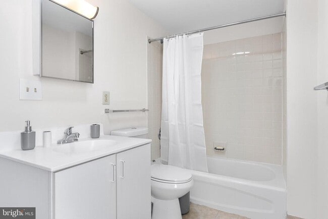 Building Photo - 1738 N Bouvier St