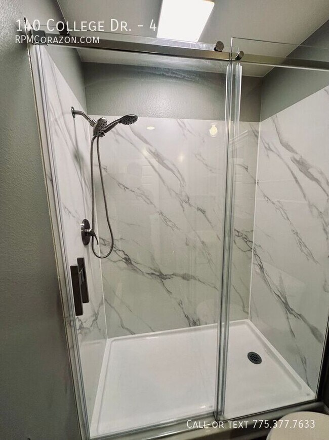 Building Photo - 140 College Dr