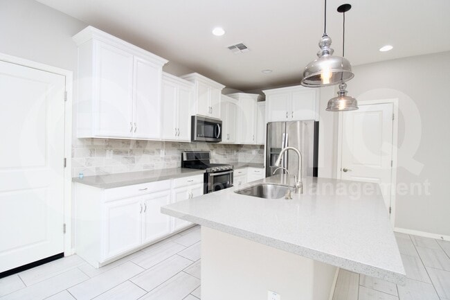 Building Photo - 17221 N 9th Pl