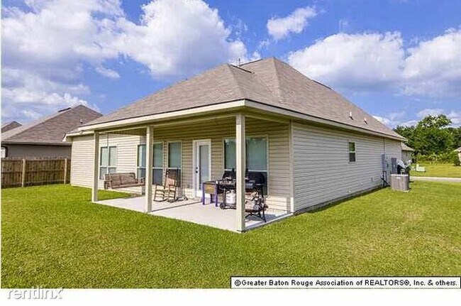 Building Photo - 14215 Martinique Drive