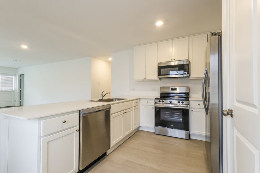 Building Photo - 605 Craven St