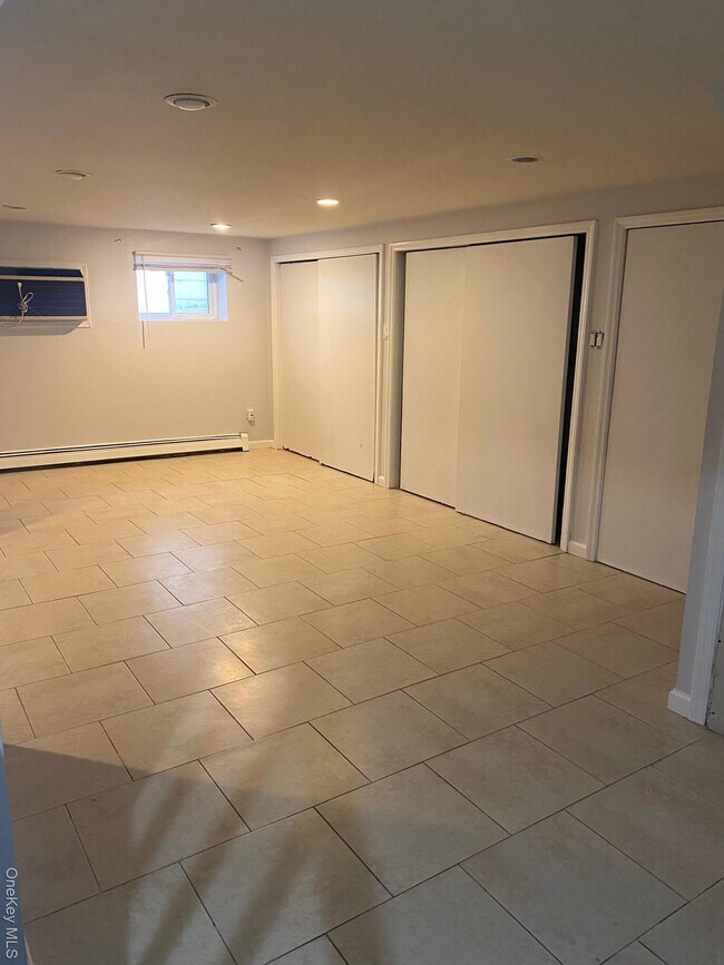 Building Photo - 723 Hungry Harbor Rd