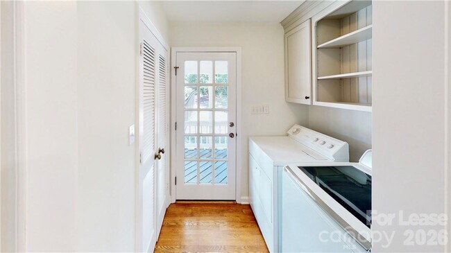 Building Photo - 6810 Rosemary Ln