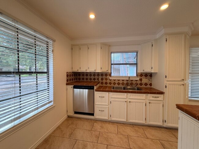 Building Photo - 12716 Covington Trail