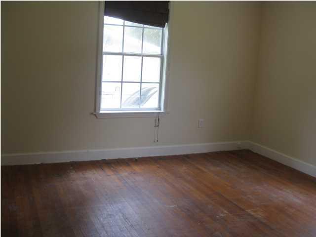 Building Photo - 2404 S Hillwood Dr