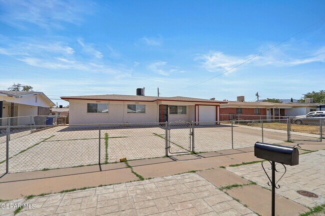 Building Photo - 4948 Aiken Ln