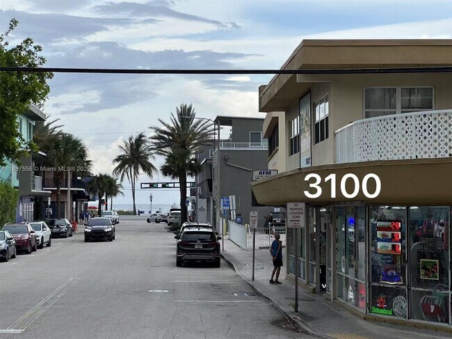 Building Photo - 3100 NE 9th St