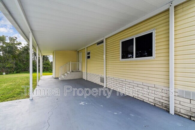 Building Photo - 242 Country Ln