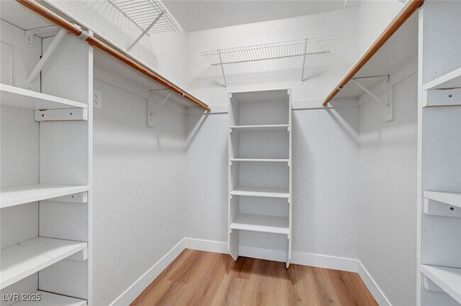Building Photo - 301 Pine Haven St