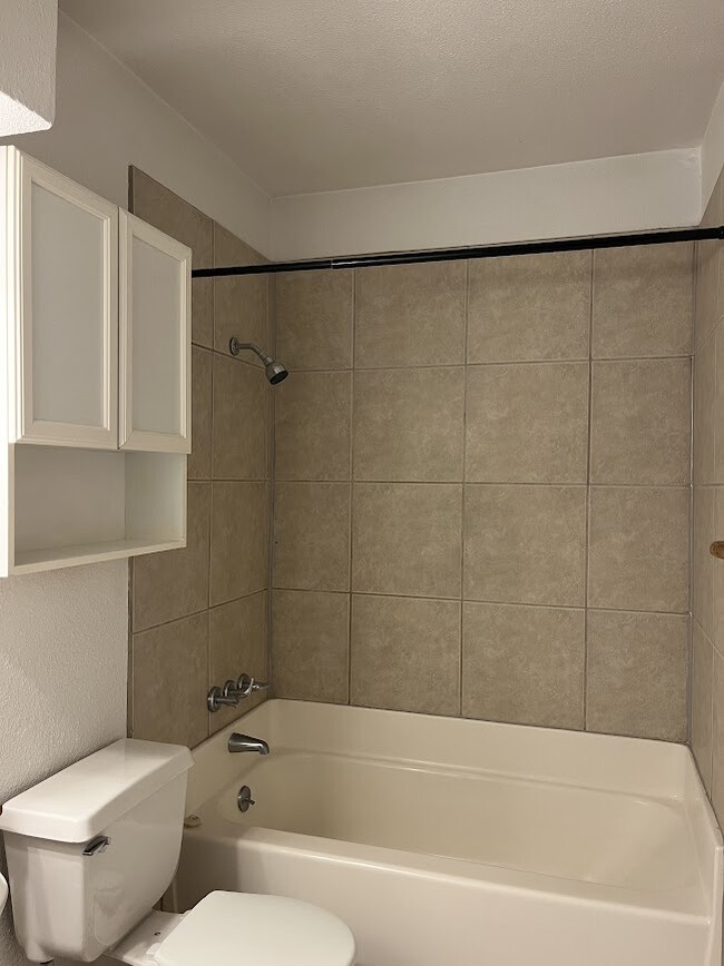 Building Photo - 806 Stone Mountain Dr