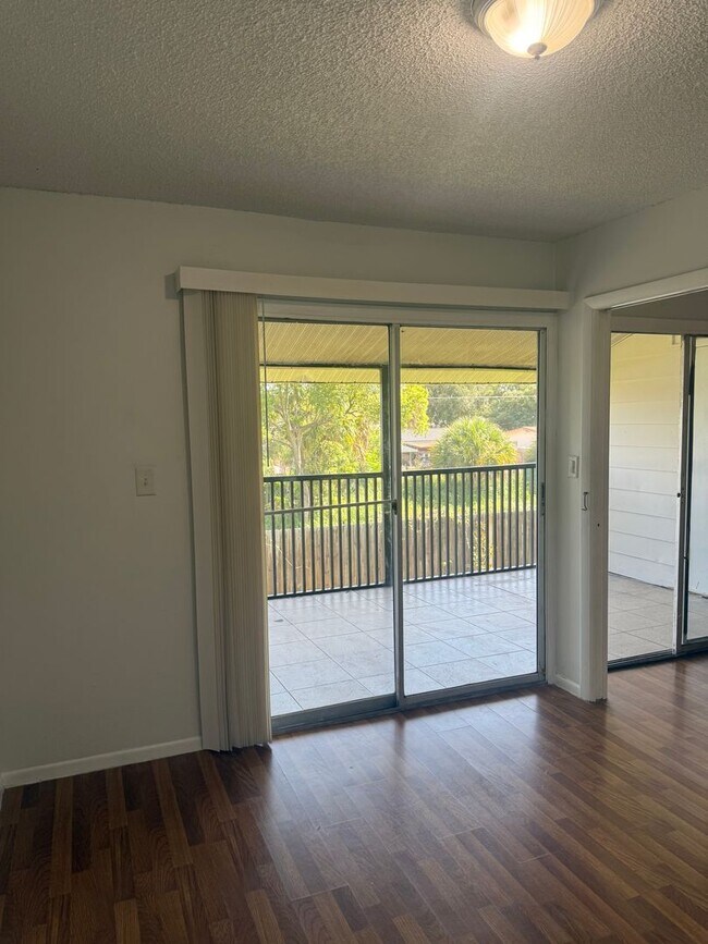 Building Photo - 861 Sky Lake Cir