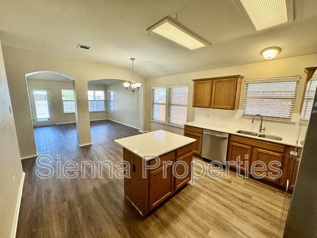 Building Photo - 909 House Creek Dr