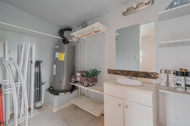 Building Photo - 12111 Pompano Ln