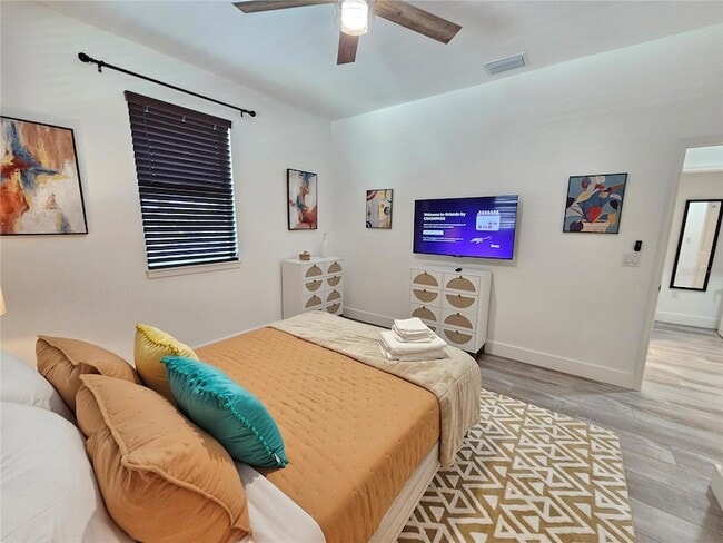 Building Photo - 2075 Jewell Ave