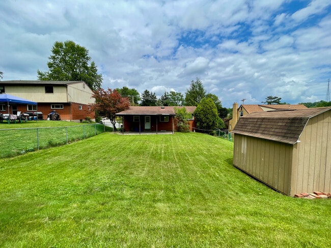 Building Photo - 3914 Evergreen Dr