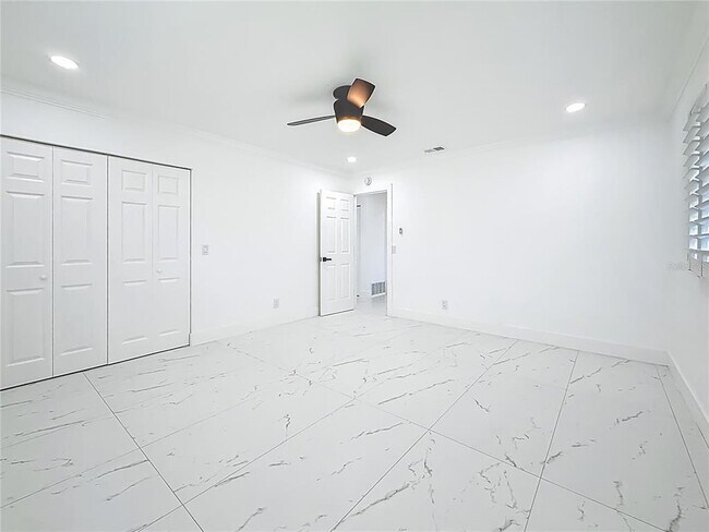 Building Photo - 1216 Robin Rd S