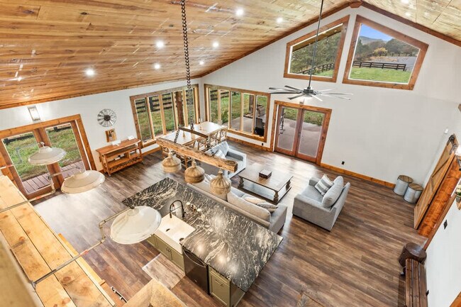 Building Photo - 299 Westview Dr