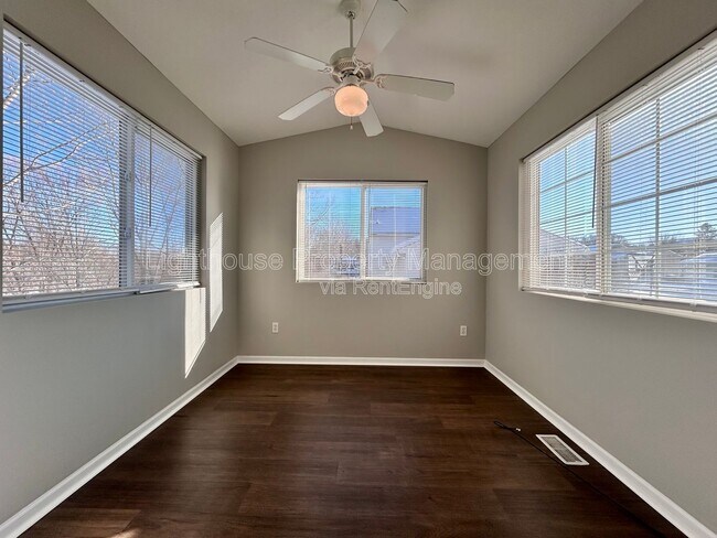 Building Photo - 2104 Shiloh Point SE