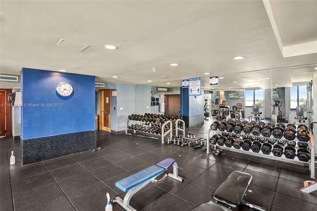 Building Photo - 7910 Harbor Island Dr