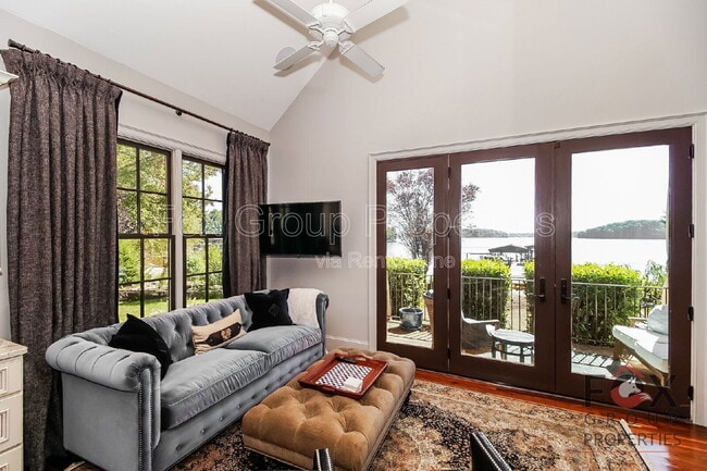 Building Photo - 17120 Belle Isle Dr