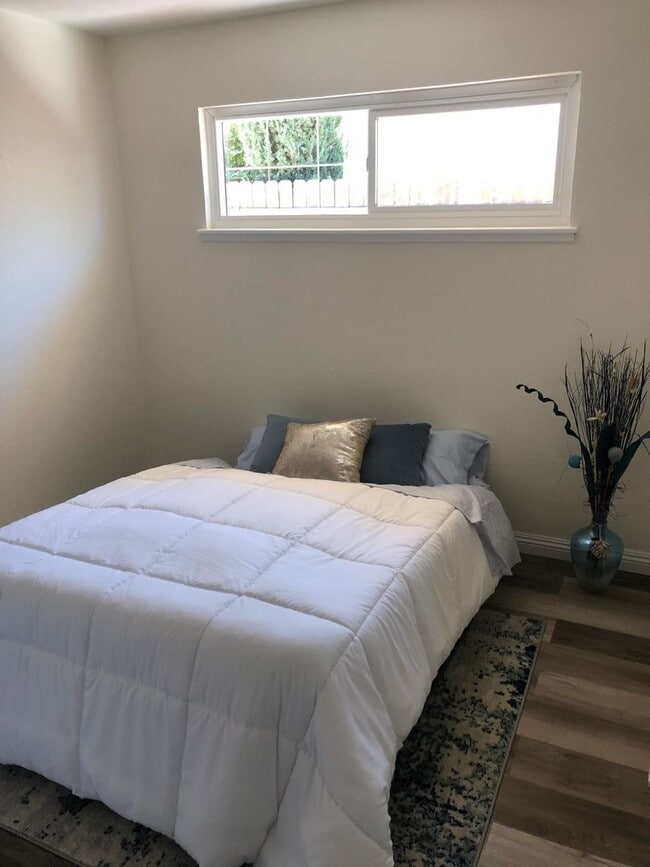 Building Photo - Remodeled Single Family Home!