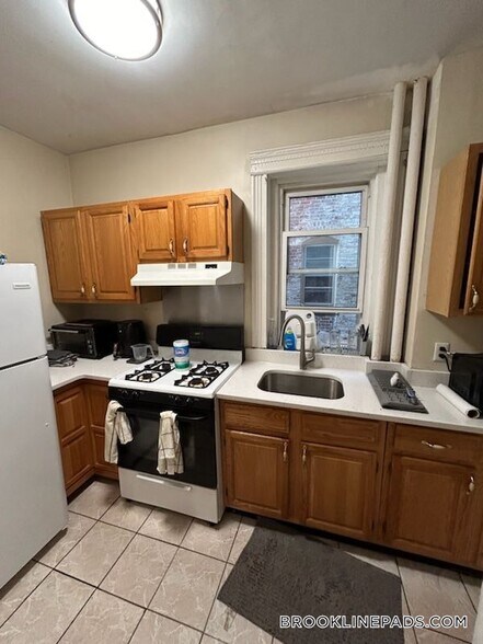 Building Photo - 16 Fuller St