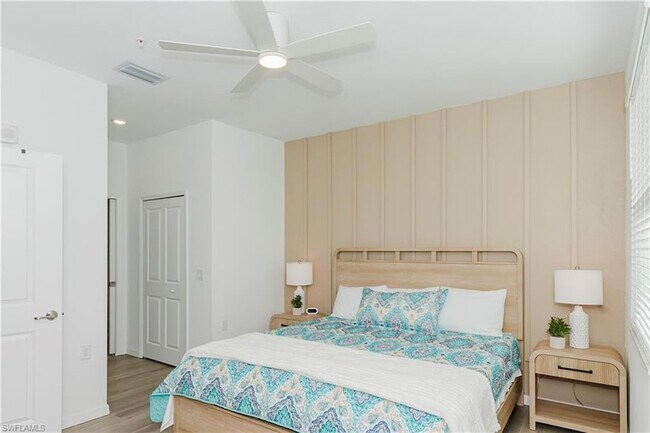 Building Photo - 15275 Green Acre Avenue Unit 338
