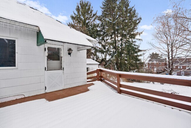 Building Photo - SCORE 50% OFF 1ST MONTH'S RENT IF SIGNED BY DEC 19! Stunning 3 bedroom home in East Pittsburgh av...