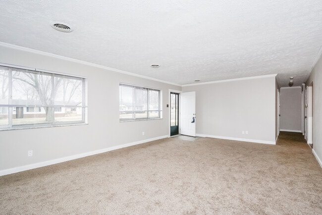 Building Photo - Fantastic 3bd/2ba home! Coming soon!