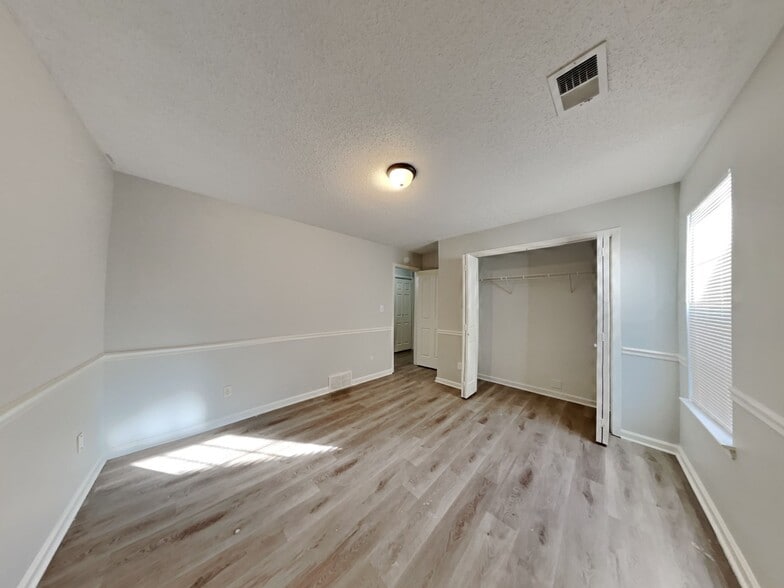 Building Photo - 5849 Amaray Cove