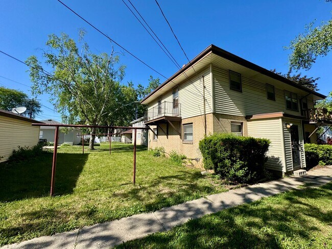 Building Photo - 5905 N 66th St