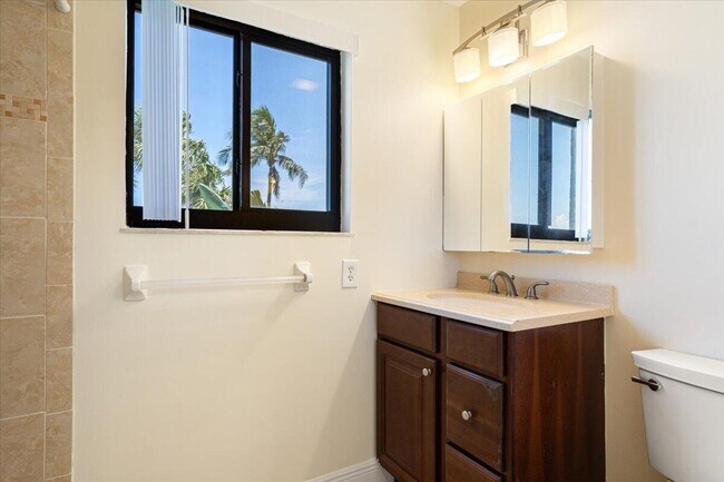 Building Photo - 1630 Seaway Dr