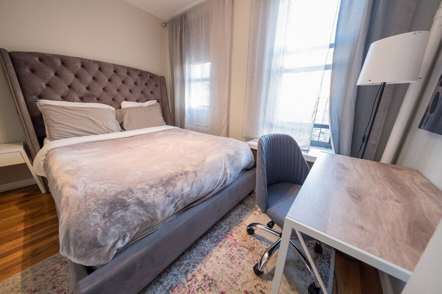 Building Photo - 301 E 104th St