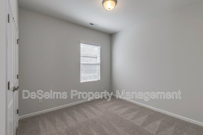 Building Photo - 3418 Hattie Ln