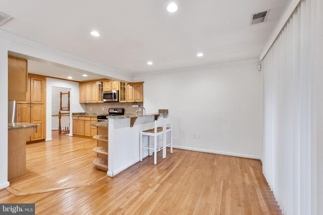 Building Photo - 7611 Whittier Blvd