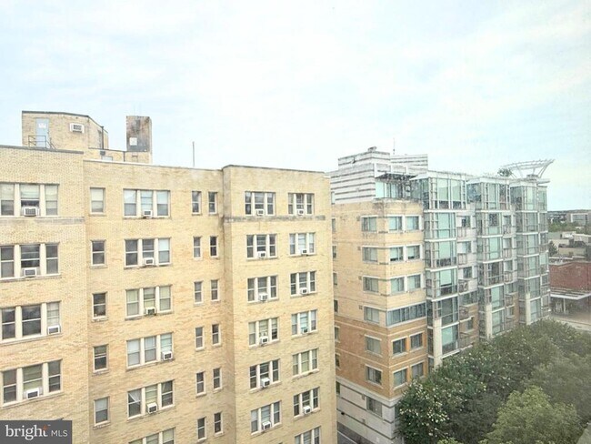 Building Photo - 1239 Vermont Ave NW