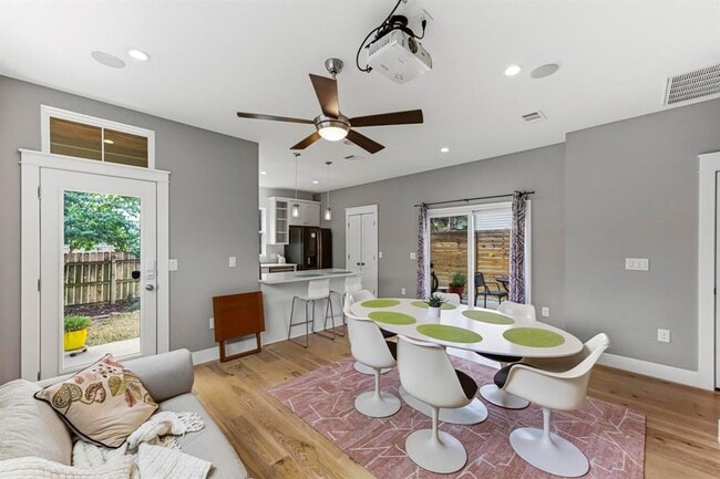 Building Photo - 1801 Pequeno St