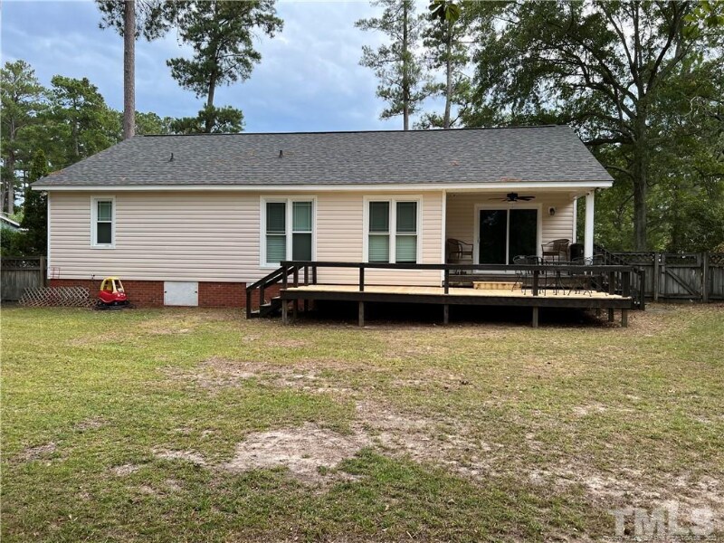 Building Photo - 207 Pinewood Ave
